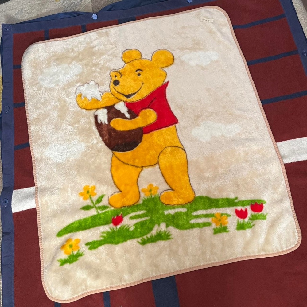 Vtg Winnie the Pooh baby Blanket Honey Pot Clouds cream Throw flowers Rare